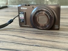 Appareil photo numérique Nikon Coolpix S9500 marron , fonctionnel .