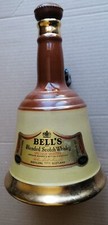 UNE TRES BELLE BOUTEILLE A WHISKY  BELL'S  EN CERAMIQUE
