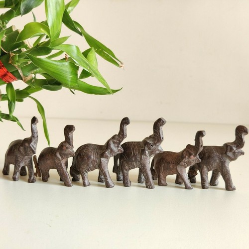 Figurine En Bois Élégante