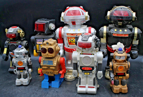 Misc vtg plastic robots - 8,