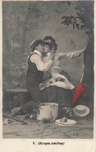 Homme canotier embrassant - cp,