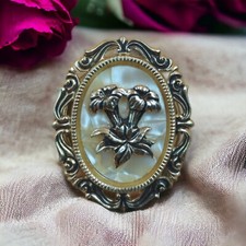 Très Jolie Pince À Foulard Vintage Western Germany En nacre Décor Fleurs 