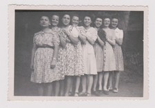 photo ancienne ?️ 8 femmes chenille extérieur années 1940 convivial