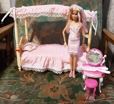 Lit à baldaquin poupée barbie mattel 1982 tbe