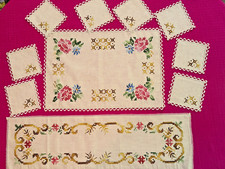 Napperon + chemin de table + 8