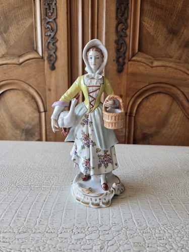 Statuette ancienne porcelaine - statuette,