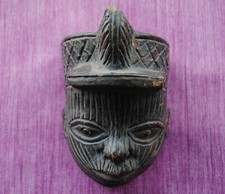 MINIATURE DE MASQUE EN TERRE
