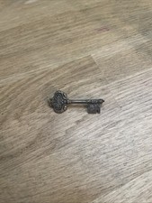 Broche En Forme De Clé Clef En Métal ? Métal Argenté ?