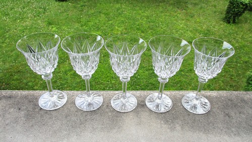 Cinq verres eau - à,