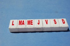 SEMAINIER - BOITE POUR MéDICAMENT SEMAINE -PLASTIQUE - VINTAGE ANNée 70 ---/CQ//