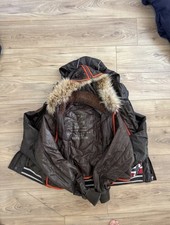 Blouson Napapijri. Excellent état. Taille Petit : correspond à un L