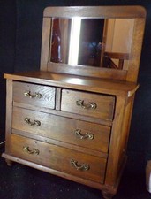 Ancienne commode avec miroir bois, Poupée ?​?​​​.