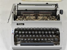 Machine À Écrire Erika Modèle 32 - Non Testée, Signes D'Utilisation, Vintage
