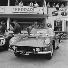 Photo papier  argentique 24 HEURES DU MANS FERRARI  1960 format 30x30cm