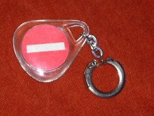 Porte-clés Key ring STATION DU BOIS PARIS 12° Panneau Routier  SENS INTERDIT 