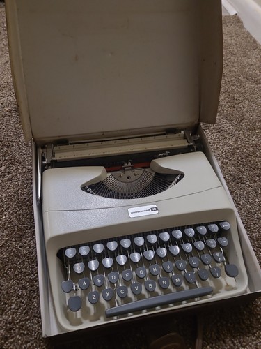 Vintage underwood portable - underwood, 18