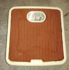 D4- PÈSE PERSONNE VINTAGE TERRAILLON AVEC MOQUETTE ORANGE KITSCH 1970