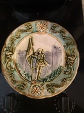 Assiette en barbotine Jeanne d