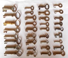 Lot 35 anciennes petites Clés cadenas, coffre, boite, serrure ...