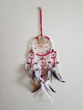 Attrape rêves rose et blanc perles et plume Diamètre 12 cm Neuf sous blister