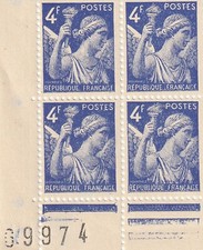 Bloc de 4 timbres Coin daté 1974 Hourriez Type Iris 4.00