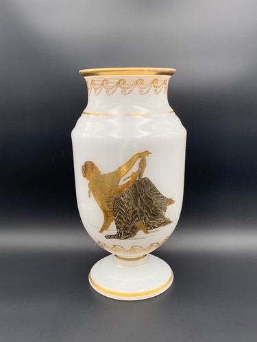 Important vase opaline blanche