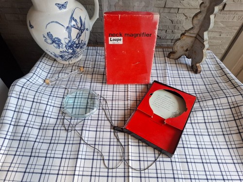 Grosse loupe vintage pour
