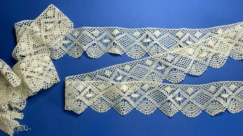 Dentelle ancienne aux fuseaux - dentelle,