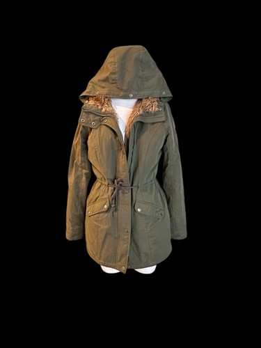 Hollister abercrombie fitch - by, abercrombie&fitch