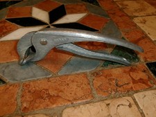 Ancienne pince courbée à plats chauds en aluminium Pyrex vintage