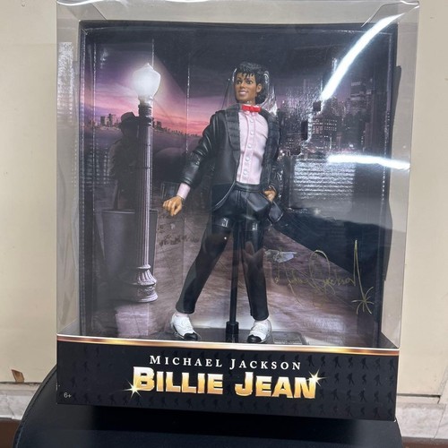 Figurine pour poupée