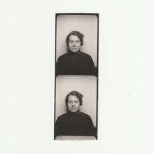 Photomaton femme en noir - -,