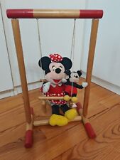 VINTAGE MINNIE SUR BALANCOIRE EN BOIS  PELUCHE DISNEY DISNEYLAND