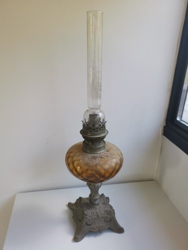 Ancienne lampe pétrole - à,