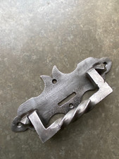 Ancienne poignée sur platine ,ferrure coffre malle serrure