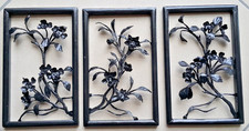 Trois anciens tableaux, décor de fleurs en fer forgé finement travaillé