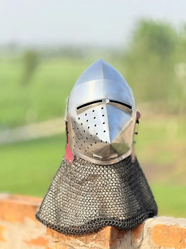 Casque bascinet médiéval