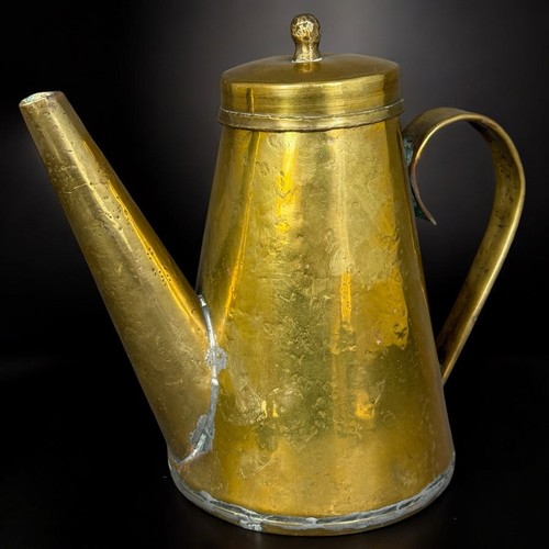 Ancien pichet martelé - , en