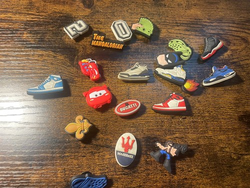 Lot mixed croc pins - lot,