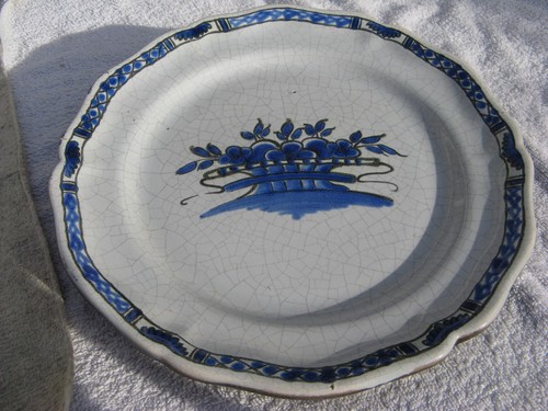 Assiette plate cul noir de - ",