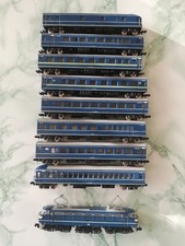 Locomotive Tomix avec 8 wagons Kato dont 2 pilotes