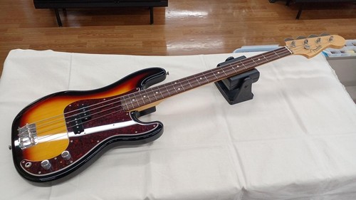 Guitare basse électrique