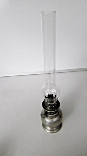 Ancienne lampe petrole etain - lampe, a