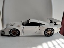 PORSCHE 911 GT1 1997  1/18 UT MODELS