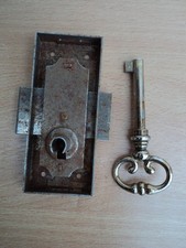 Petite Serrure de porte ancienne où meuble avec entrée de serrure .Fer forgé