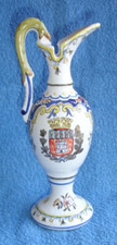 Vase en forme d'Aiguière en Faïence avec Blason de Castellane D7, Décor de Rouen