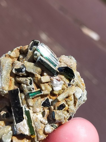 Belle tourmaline noire - tourmaline, et