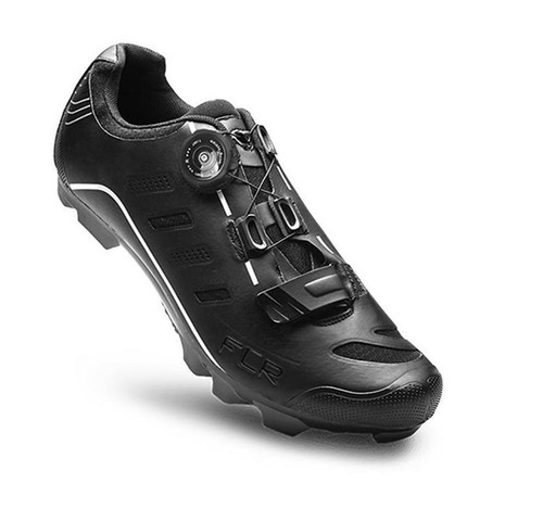 Paire chaussures pour vtt