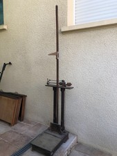 Ancien pèse personne en bois