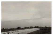 Inde, Atterrissage à New Delhi, Tirage vintage, 1959 Photo prise par Henri Lesto